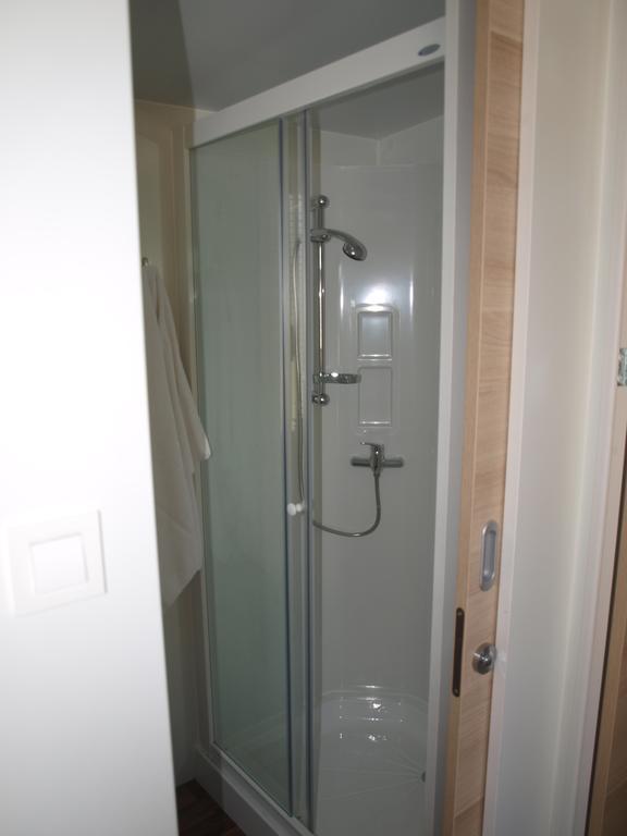 Camping Adria Mobile Home Park أوماغ الغرفة الصورة