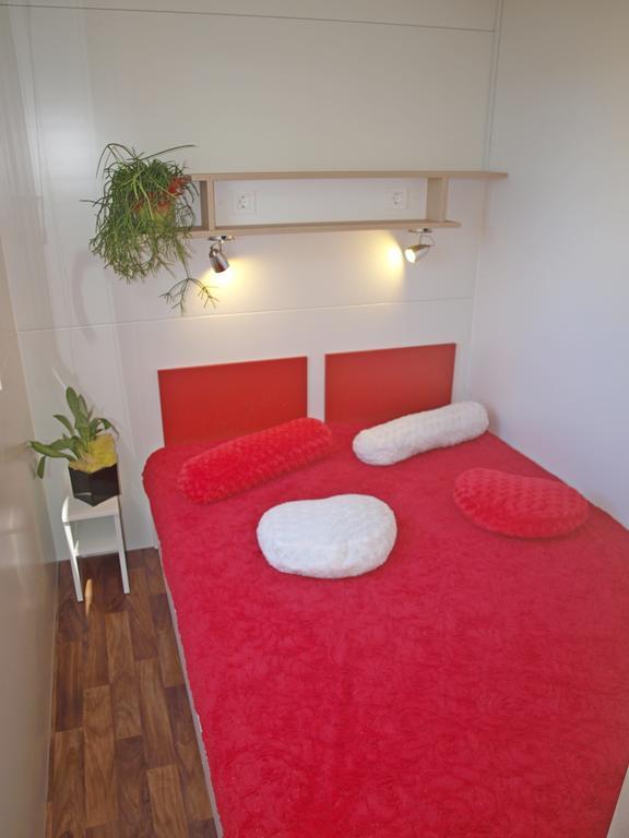Camping Adria Mobile Home Park أوماغ الغرفة الصورة