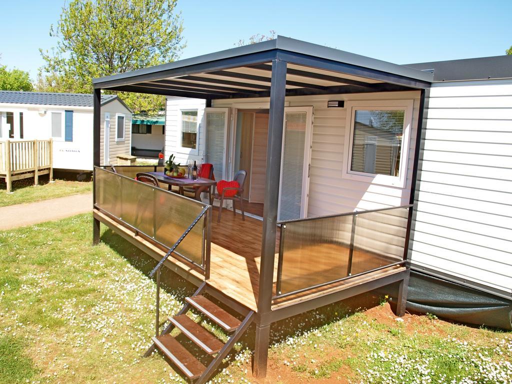Camping Adria Mobile Home Park أوماغ الغرفة الصورة