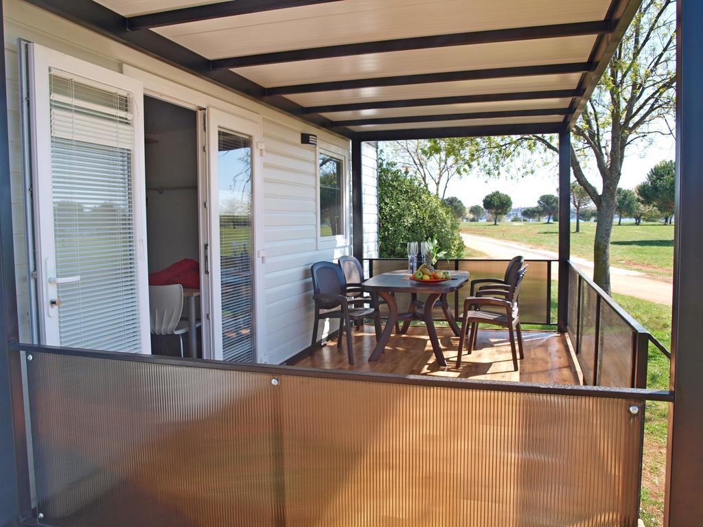Camping Adria Mobile Home Park أوماغ الغرفة الصورة
