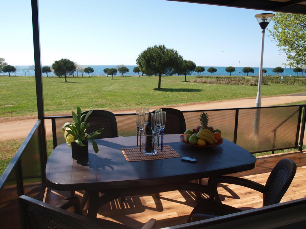Camping Adria Mobile Home Park أوماغ الغرفة الصورة