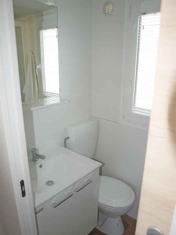 Camping Adria Mobile Home Park أوماغ الغرفة الصورة