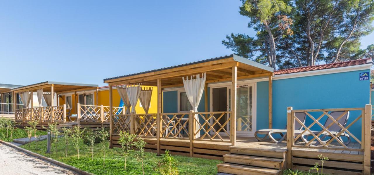 Camping Adria Mobile Home Park أوماغ المظهر الخارجي الصورة